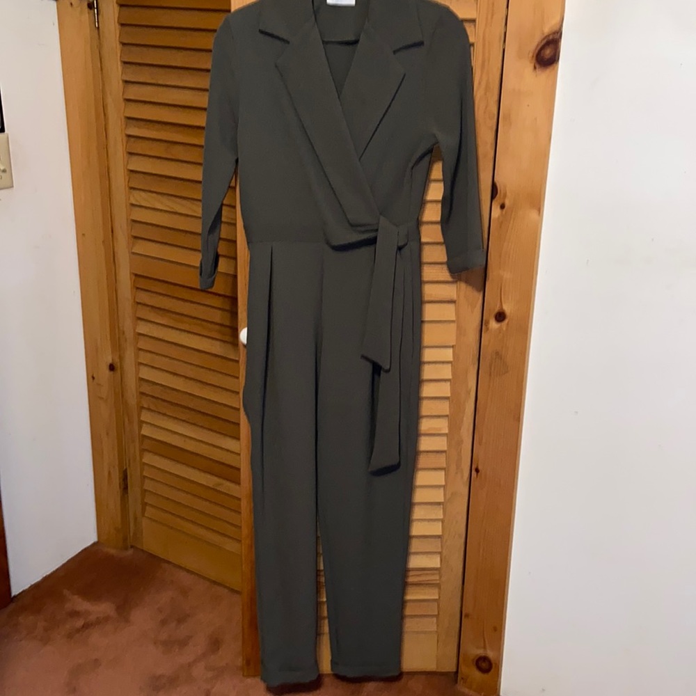 ALTER OLIVE JUMPSUIT WITH 3/4 SLEEVES AND CUFFS